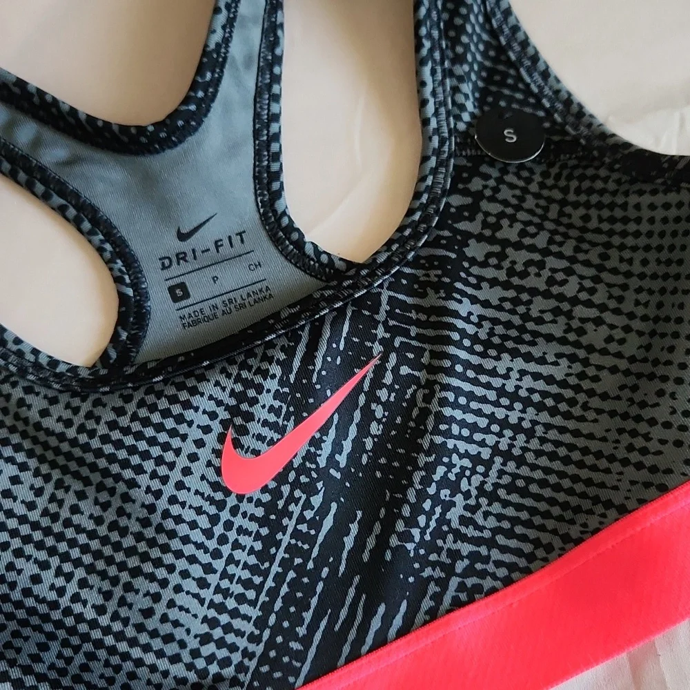 Nike‎ sports bra size small